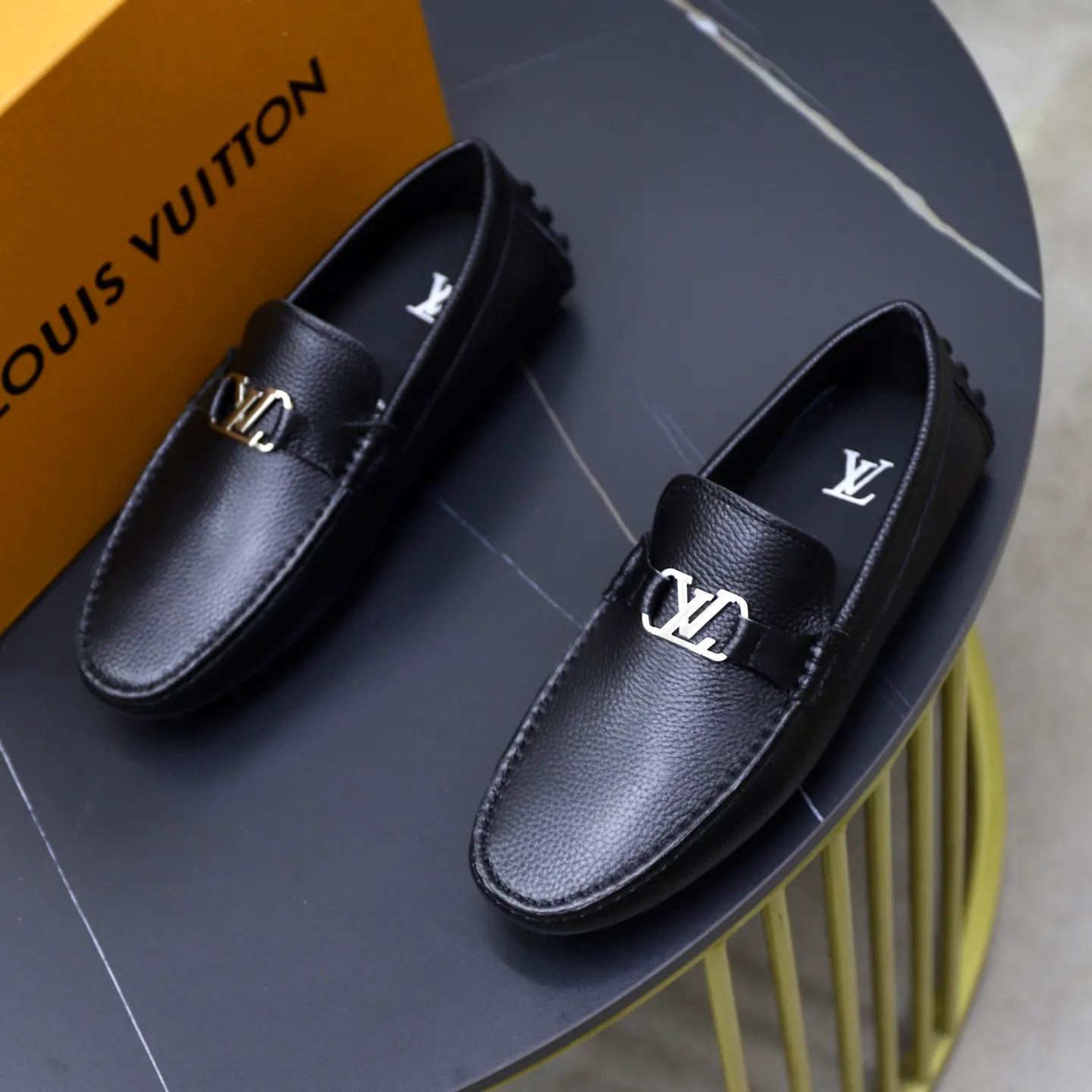 Ex-factory price: 480💰【LV】Louis Vuitton ⚠️High-end men’s driving and pedal series ⚠️38-44 (customized for 45) ⚠️All original cowhide leather! Thick and soft! Made entirely of calfskin lining! The latest non-slip beanie sole! Three-dimensional package technology! Fashionable and classic! Handicrafts! Original high quality! Feel free to compare!